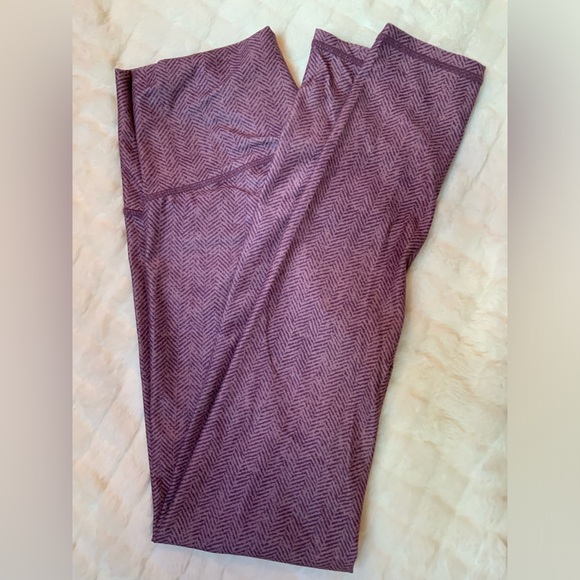 NWOT SOL & MANE Cora Marine Layers Full Legging Burgandy Size SMALL - Picture 1 of 3